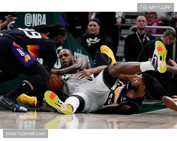 奥特布克确认轻微拉伤身体状况良好令全队松了一口气